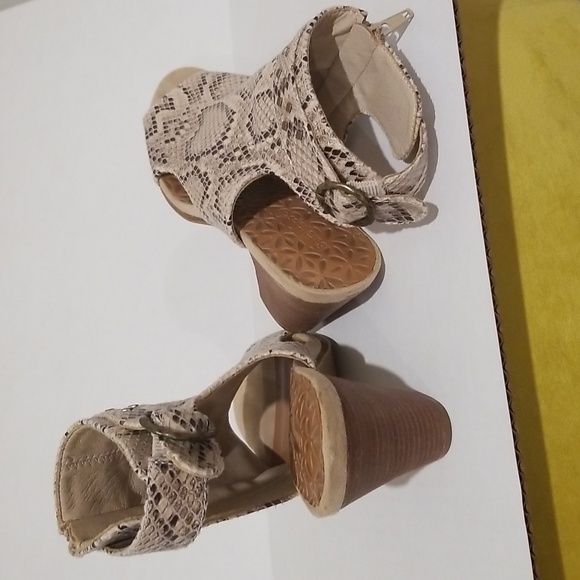 Baretraps 7.5M Animal Skin Open-toe Open-heel Heeled Sandals - Picture 5 of 7